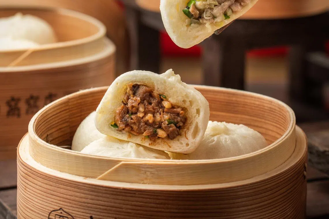 来自四川绵阳的窝窝店主打手工包子。 （餐馆提供）