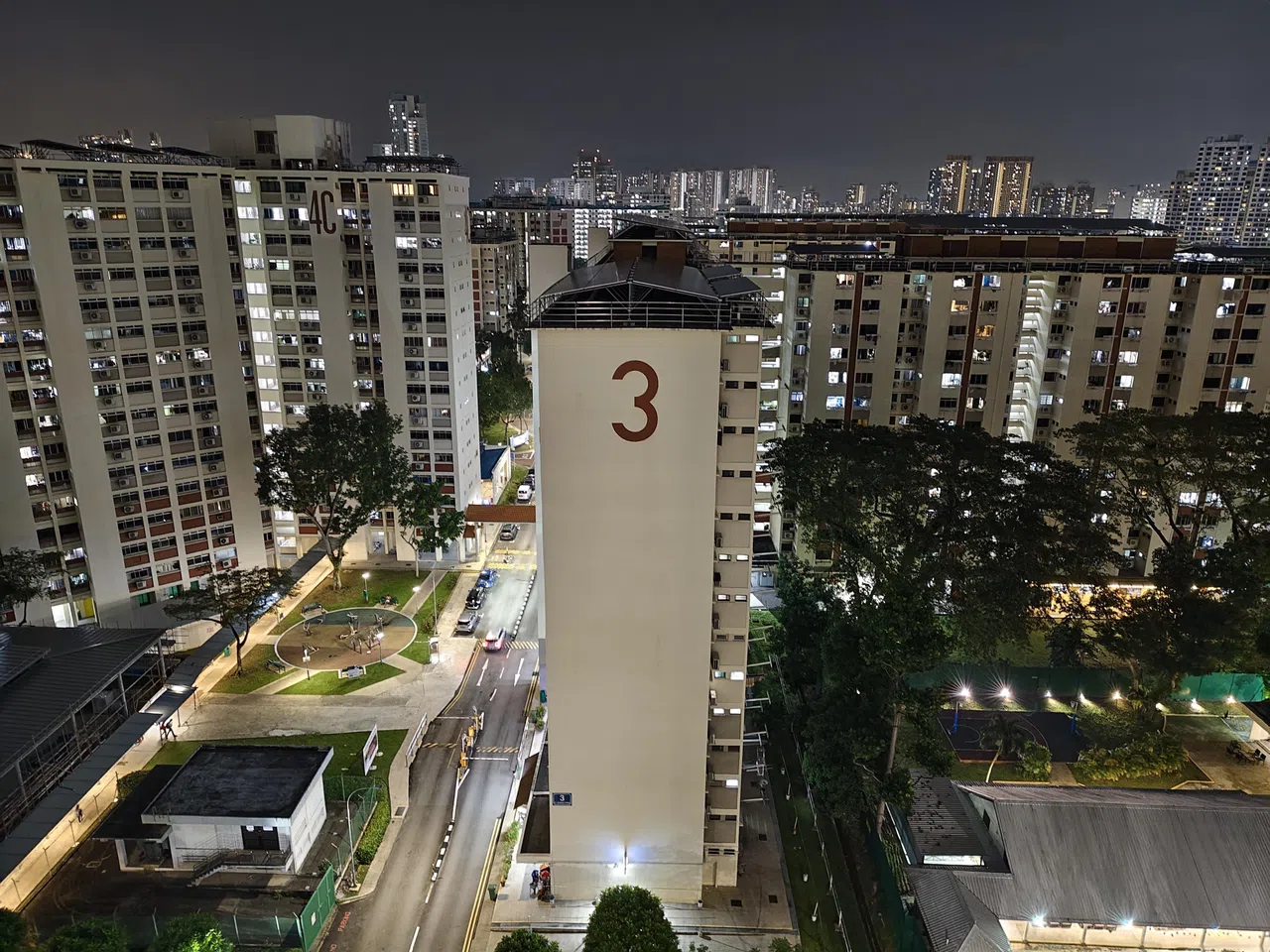 V40夜景模式表现中规中矩，能让照片看起来更明亮。（黄少伟摄）