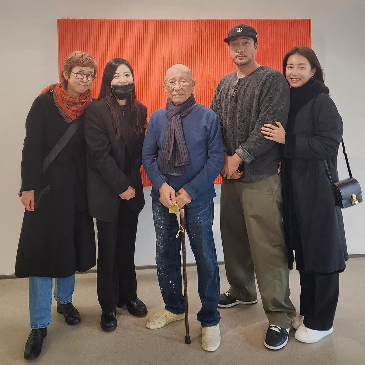 赵恩静（右1）与苏志燮（右2）的甜蜜合照引起网民热议。（取自画家Instagram）