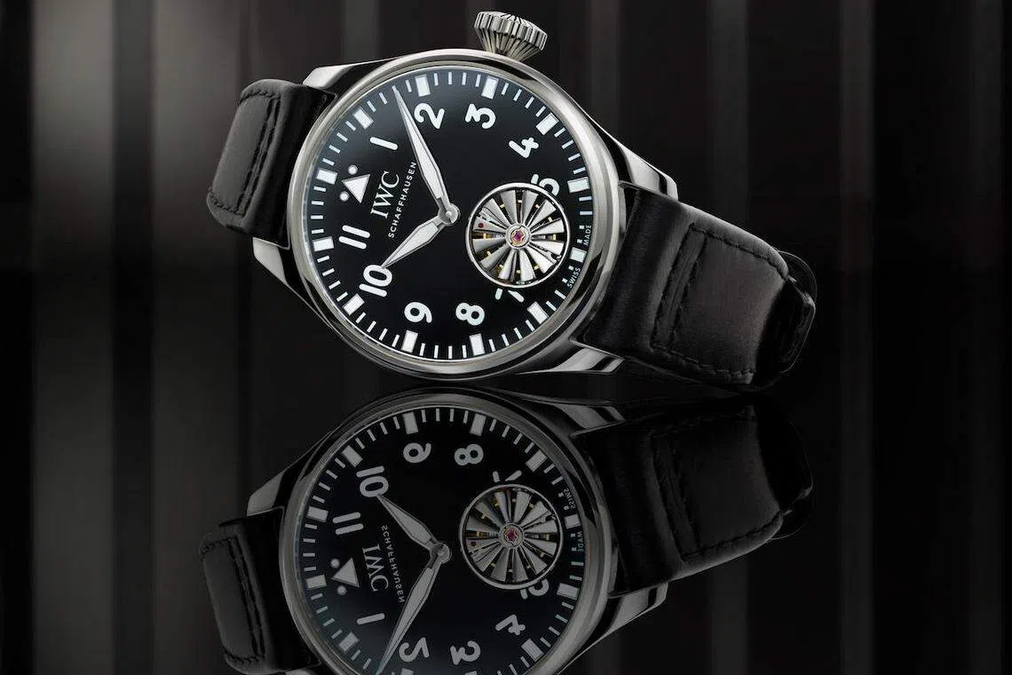 大型飞行员腕表43陀飞轮Markus Bühler在特别版表盘上，设置了一只小涡轮。（品牌提供）