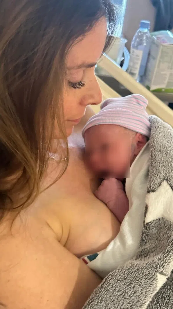 戈登和儿子同一天生日。（互联网）