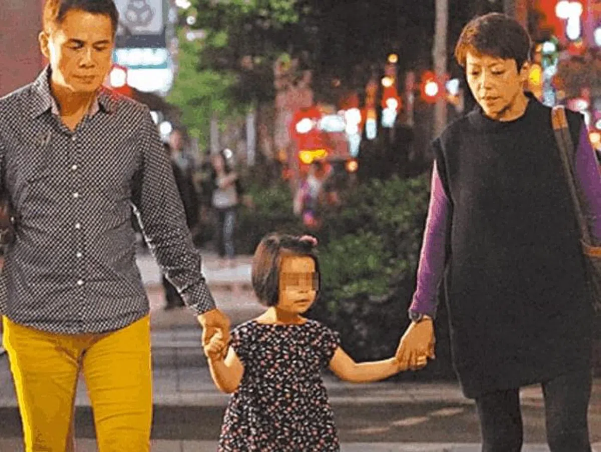罗大佑的老婆Elaine（右）人工受孕成功，生下一女。（互联网）