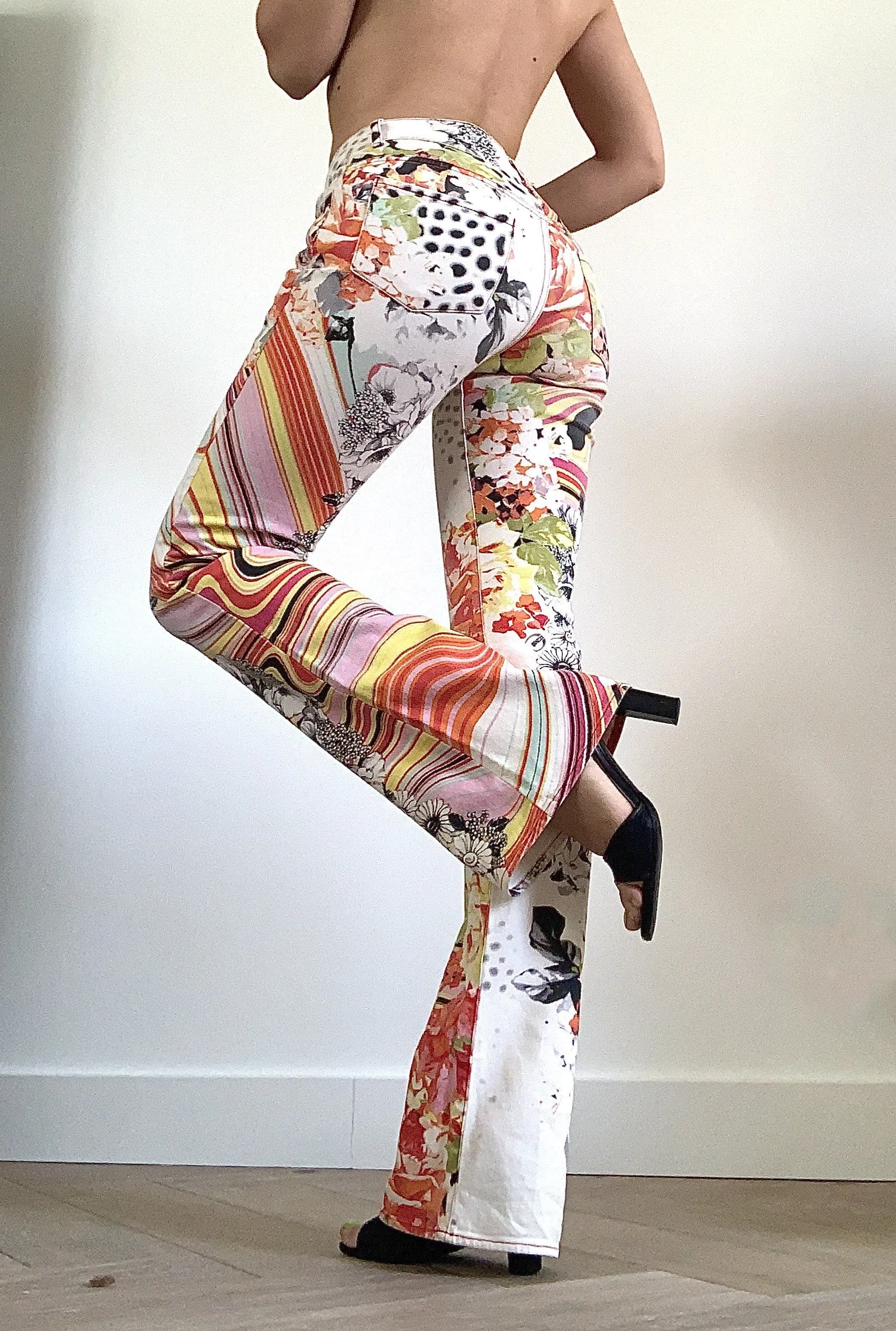 将各种不同元素的图案天衣无缝地拼凑在一起，是卡瓦利的一大独门功夫。（互联网）