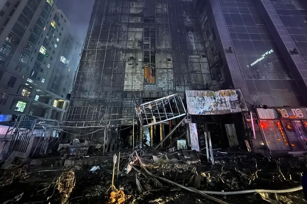 山西太原建筑发生火灾一死25伤