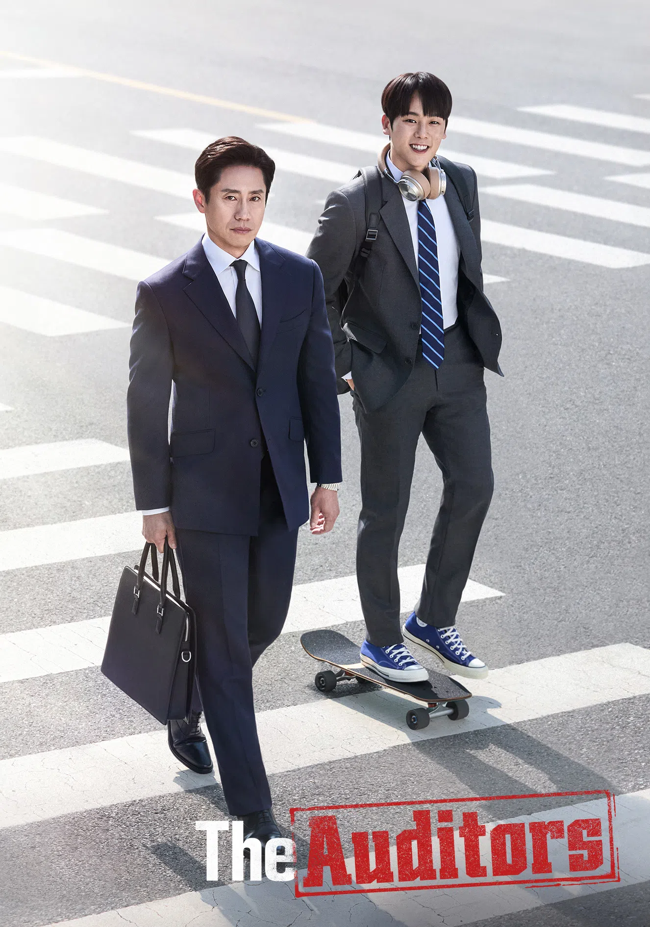 《监察》由申河均（左）与李正河主演。（Viu提供）