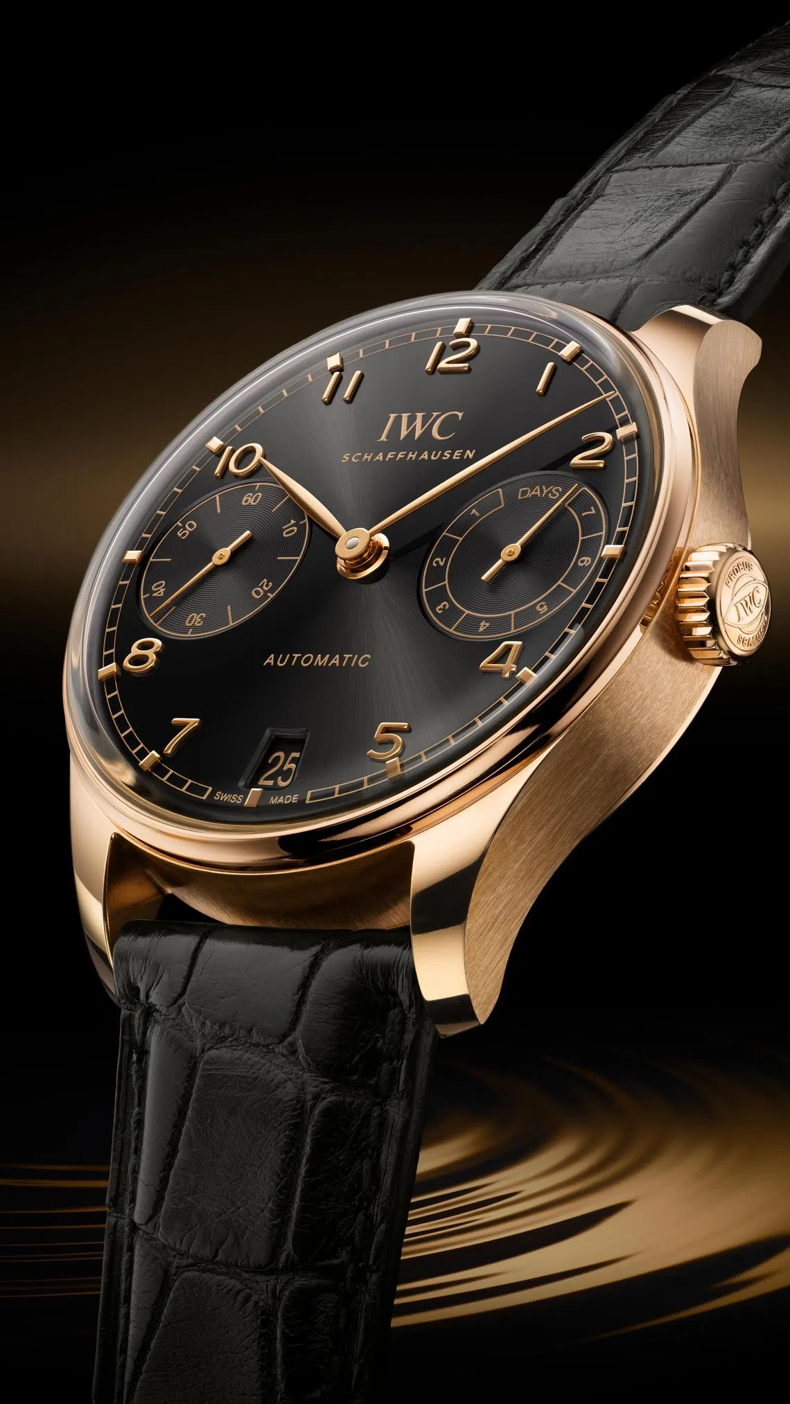 葡萄牙系列自动腕表3点钟位置设有动力储备显示，9点钟位置设有小秒盘。（万国表提供）