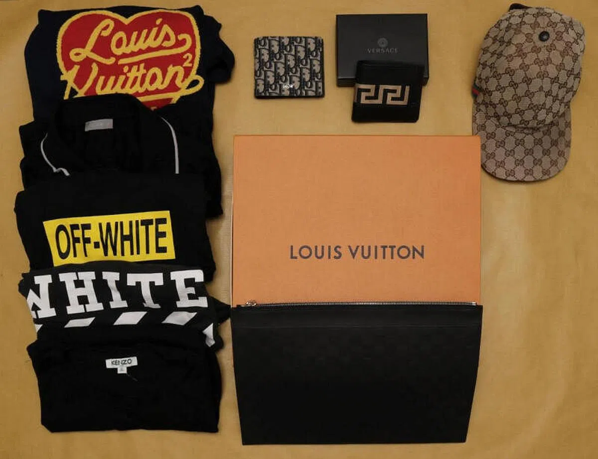 除了各类毒品，肃毒人员也在单位里发现一些贵重物品。（中央肃毒局提供）