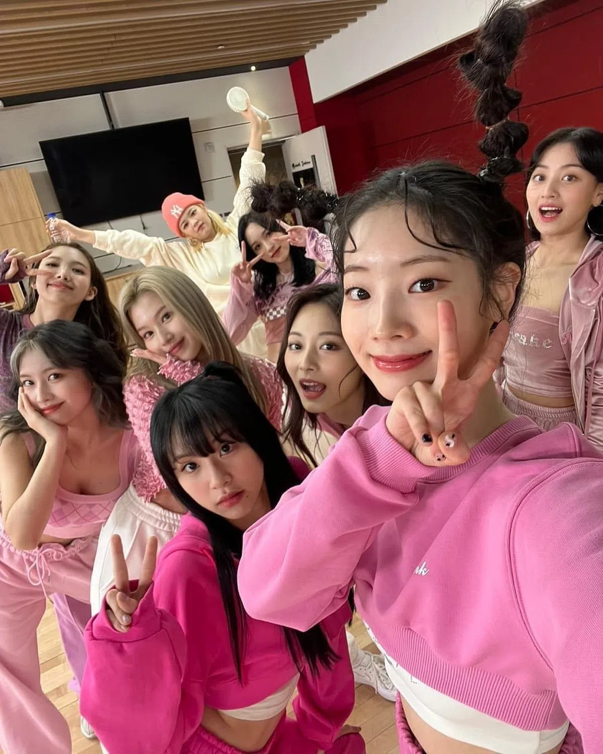 JYP旗下艺人都不收礼物，其中包括人气女团TWICE。（图/IG）