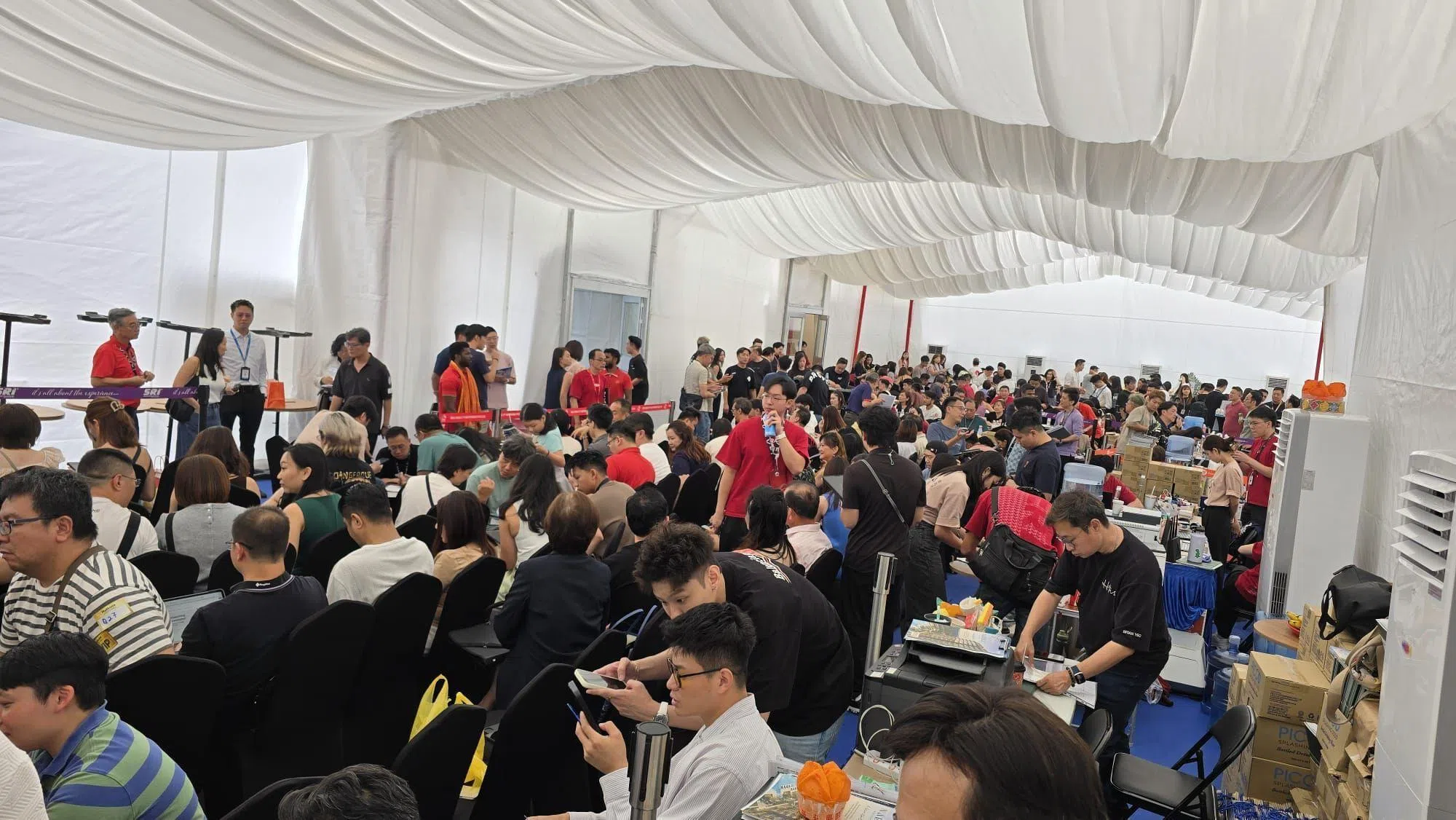 翠岚轩展销厅在预览周末接待3500名访客，买家以新加坡公民为主，占买家总数的90%，其余是永久居民。（鼎峰亚洲提供）