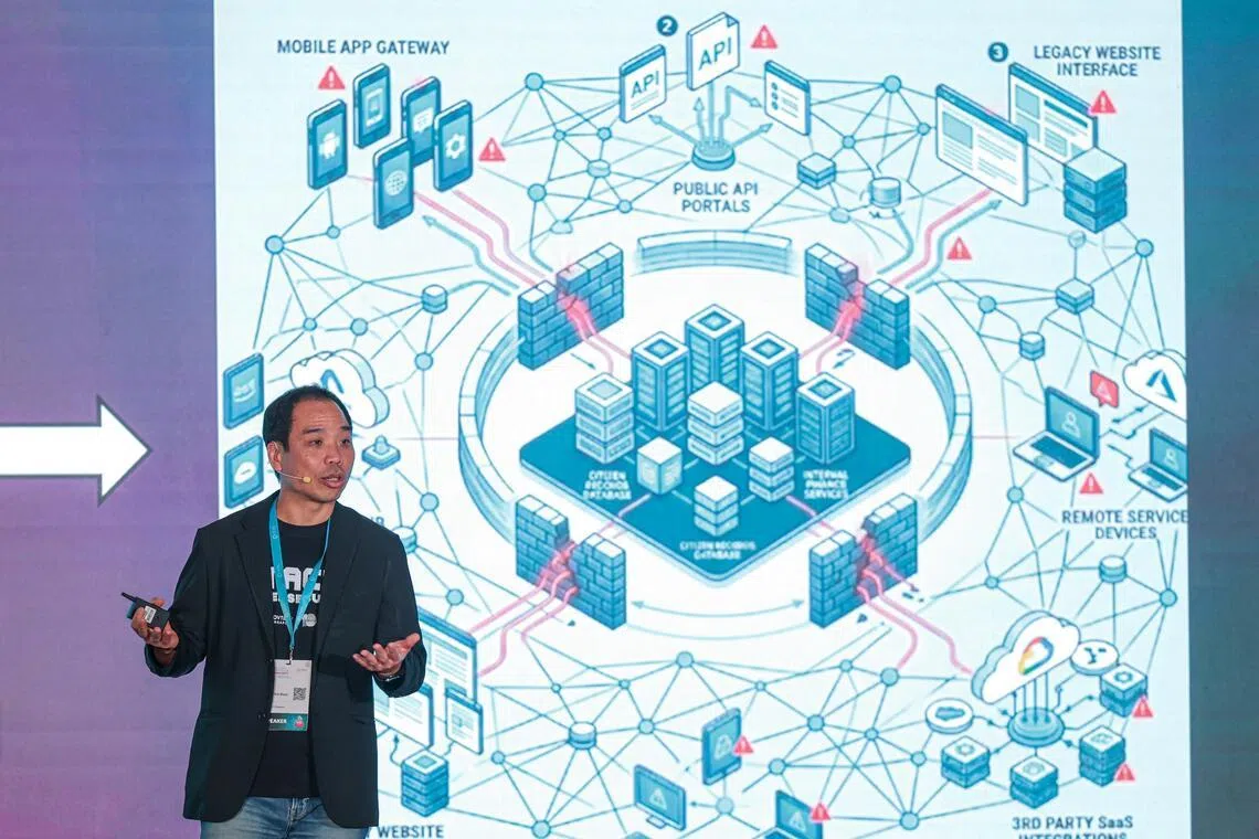 政府科技局局长吴伟文指出，当局最担心的是那种“只要打完所有钩，系统就安全了”的心态。（李冠卫摄）