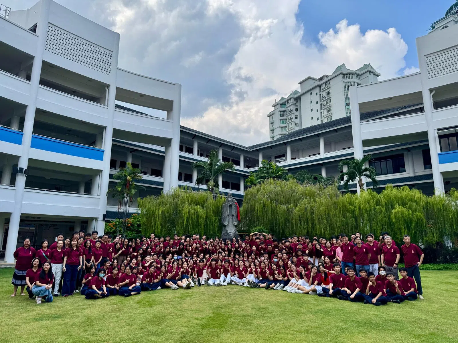 九所中学特选院校的中三语特生齐聚在德明政府中学，参加了一年一度长达三日的语特营。（南侨中学提供）