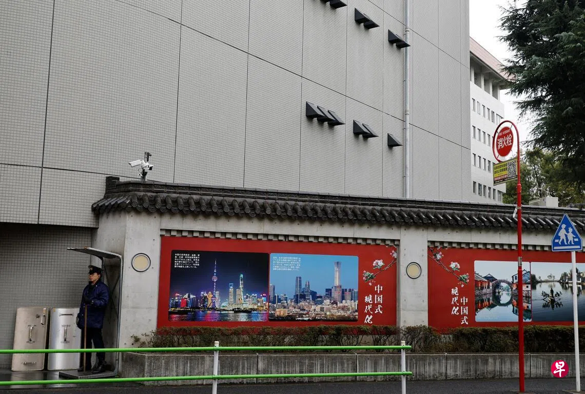 �ձ��ٷ������¡��⽻��Ƥ�顷�У��������й��ı����ӡ�����Ҫ˫�߹�ϵ������Ϊ����Ҫ�ڹ�����ͼΪ�й�פ�ձ���ʹ�ݡ� ��·͸�磩