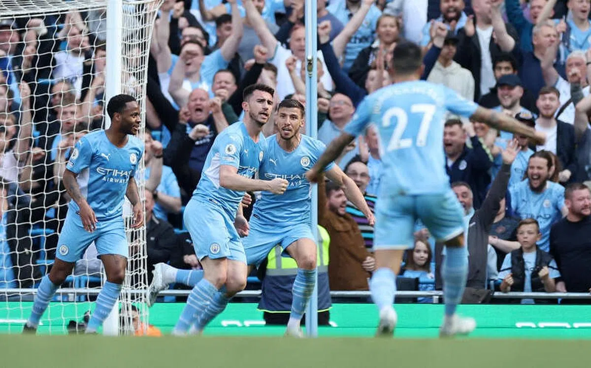 曼市在主场屠杀喜鹊，进一步迈向英超锦标 。（路透社）