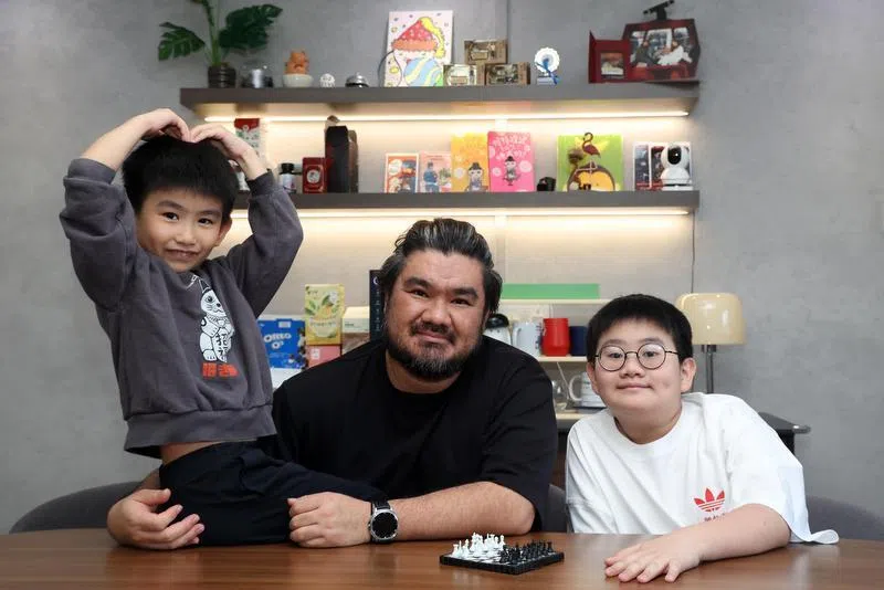 从小在镜头中成长的李栢曦也慢慢学会如何处理收到的恶评。