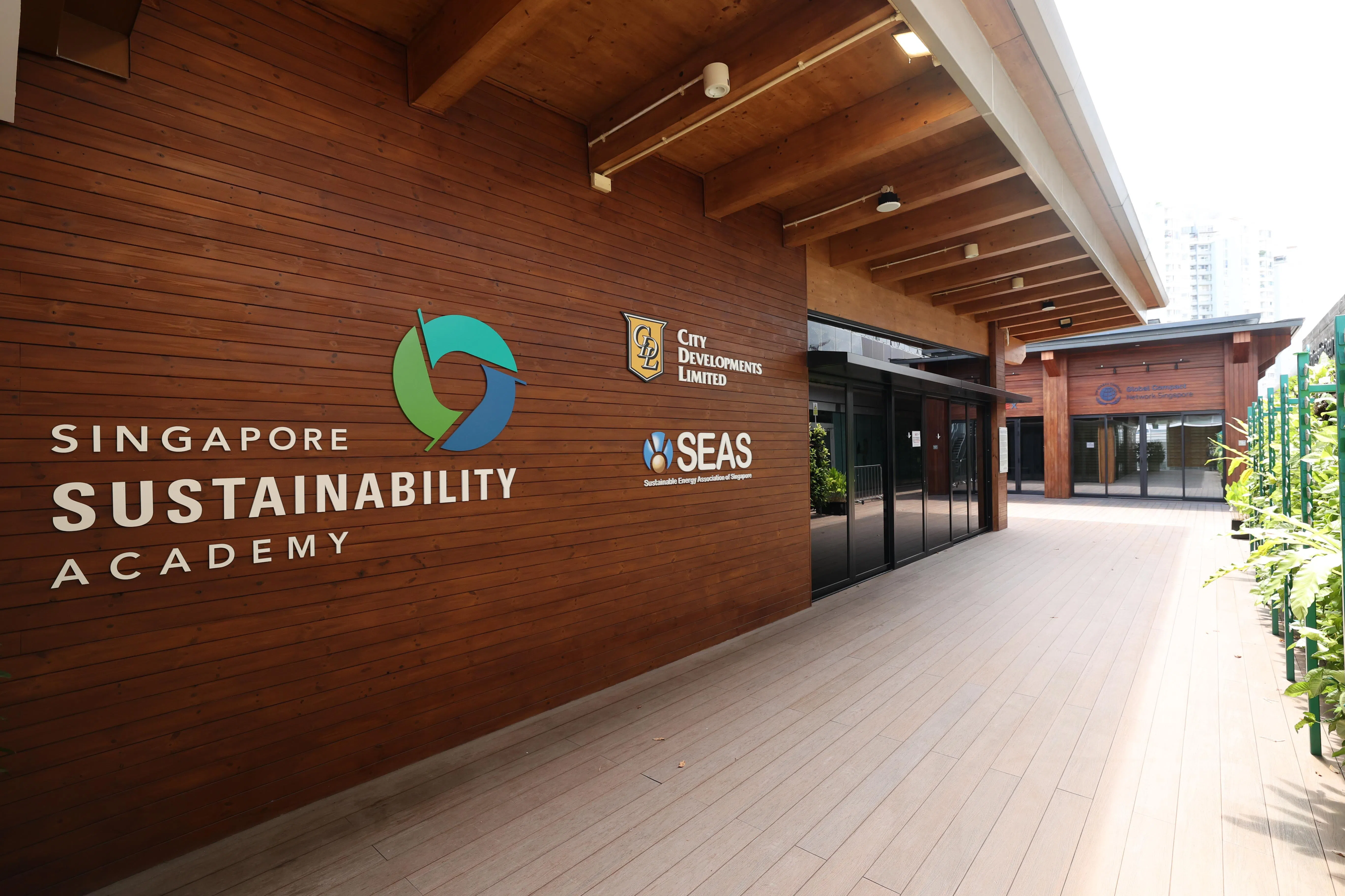 新加坡可持续发展学院和附属楼至今未出现生霉情况。（邝启聪摄）