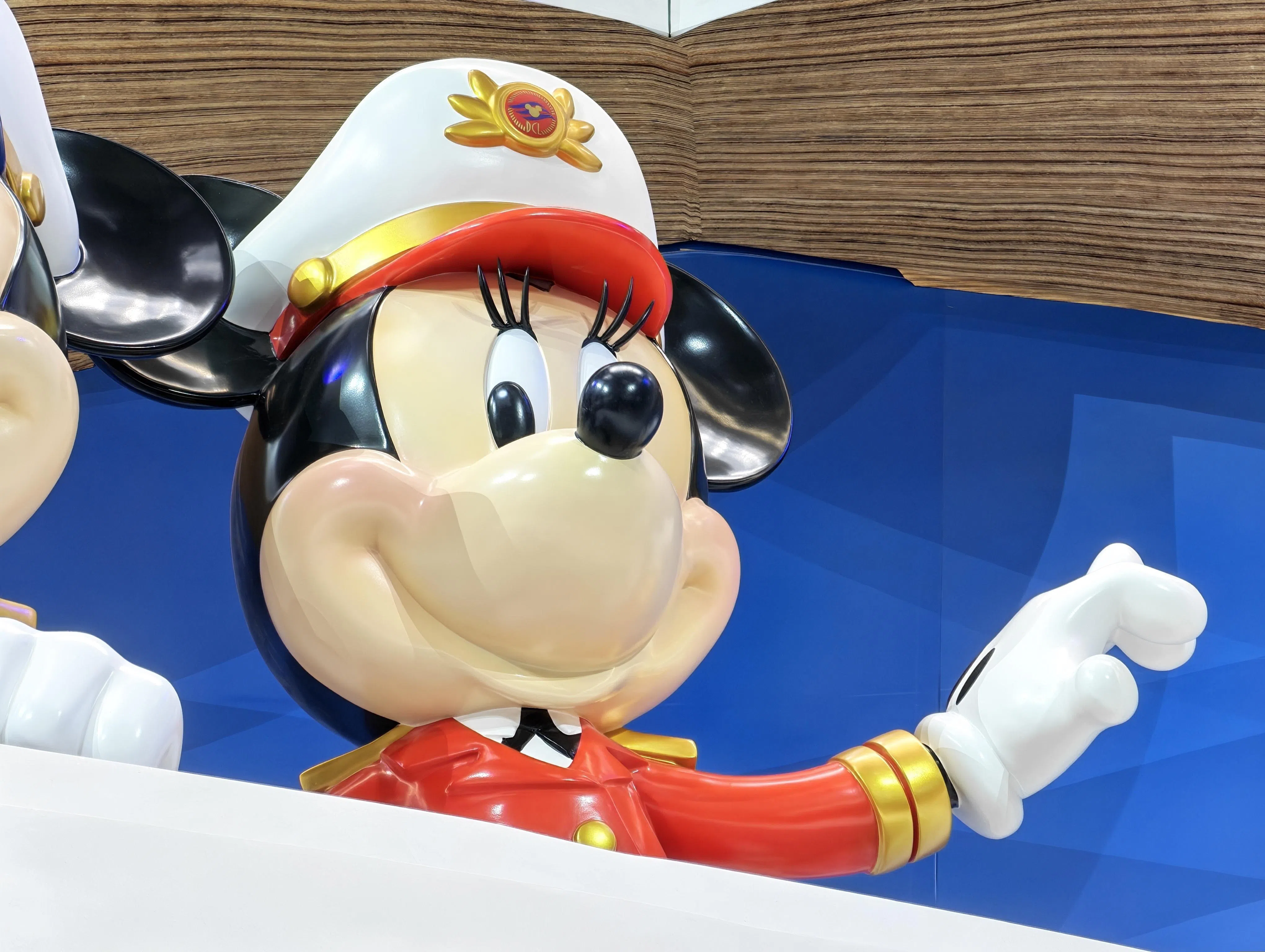 10倍变焦依旧锐利，可清楚看到米妮老鼠的眼睫毛等细节。（黄少伟摄）