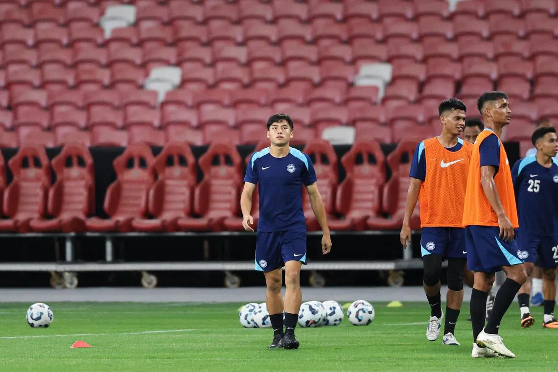 在葡萄牙联赛征战的边锋陈恩远（中）此役有望迎来成年国家队的首秀。（关俊威摄）