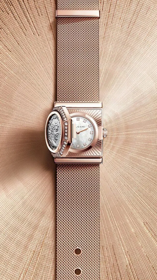 宝格丽Maglia Milanese Monete秘密腕表，镶嵌一枚来自公元198至297年的古罗马银币，币面刻有卡拉卡拉皇帝肖像。（宝格丽提供）