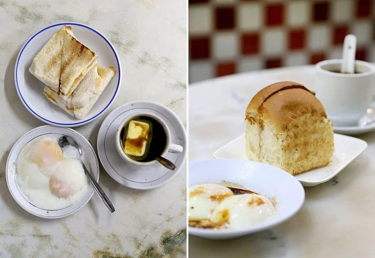 你比较喜欢传统面包或太空包做成的咖椰面包？左为协胜隆，右为喜园YY Kafei Dian。（档案照片）