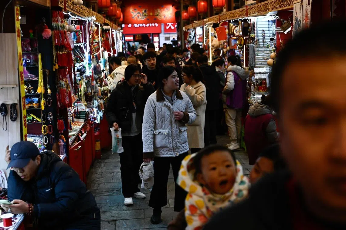 中国下调境外旅客离境退税门槛至200元人民币| 联合早报