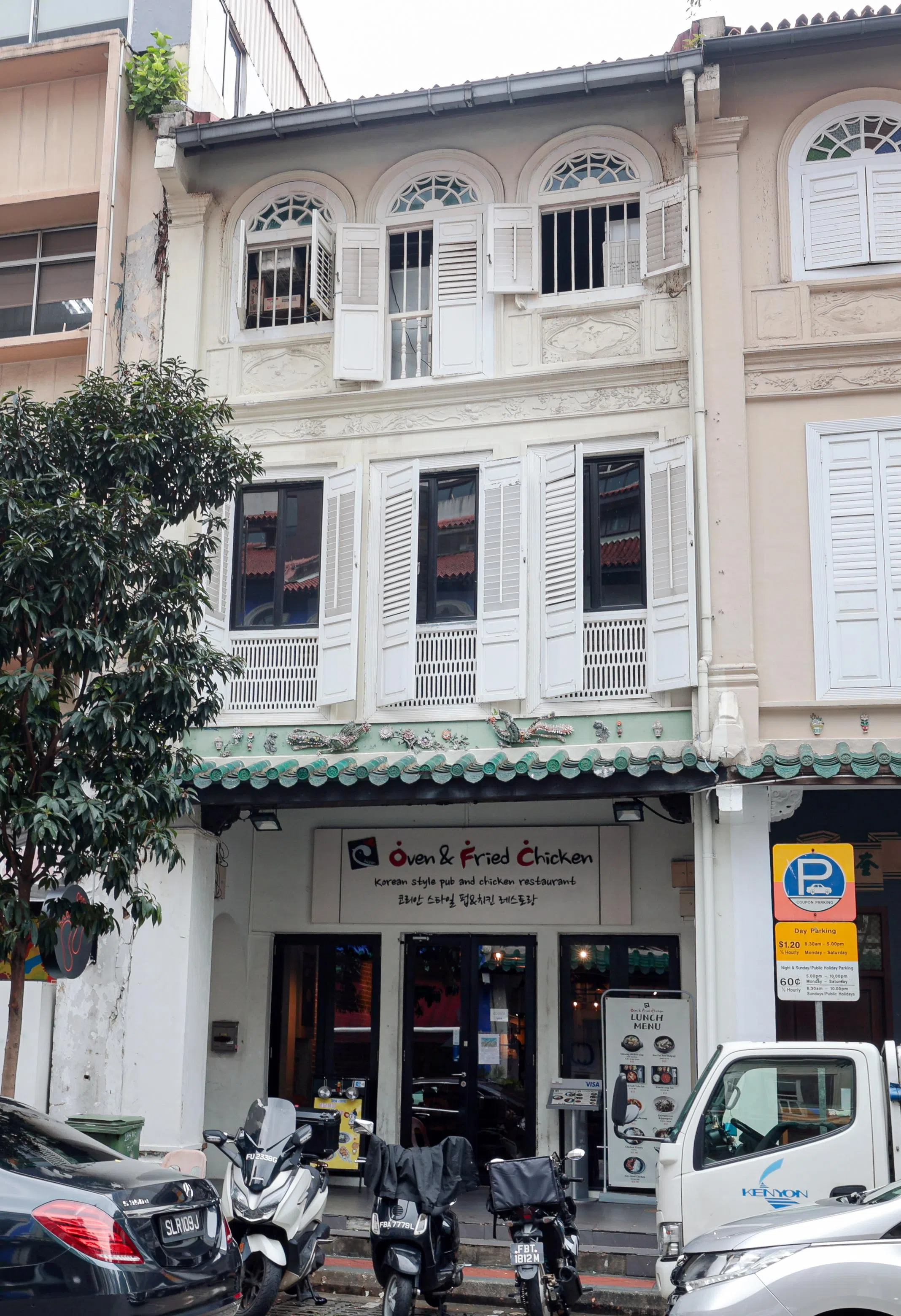 直落亚逸街182号店屋的建筑面积为3440平方英尺，估价2000万元左右。（李冠卫摄）