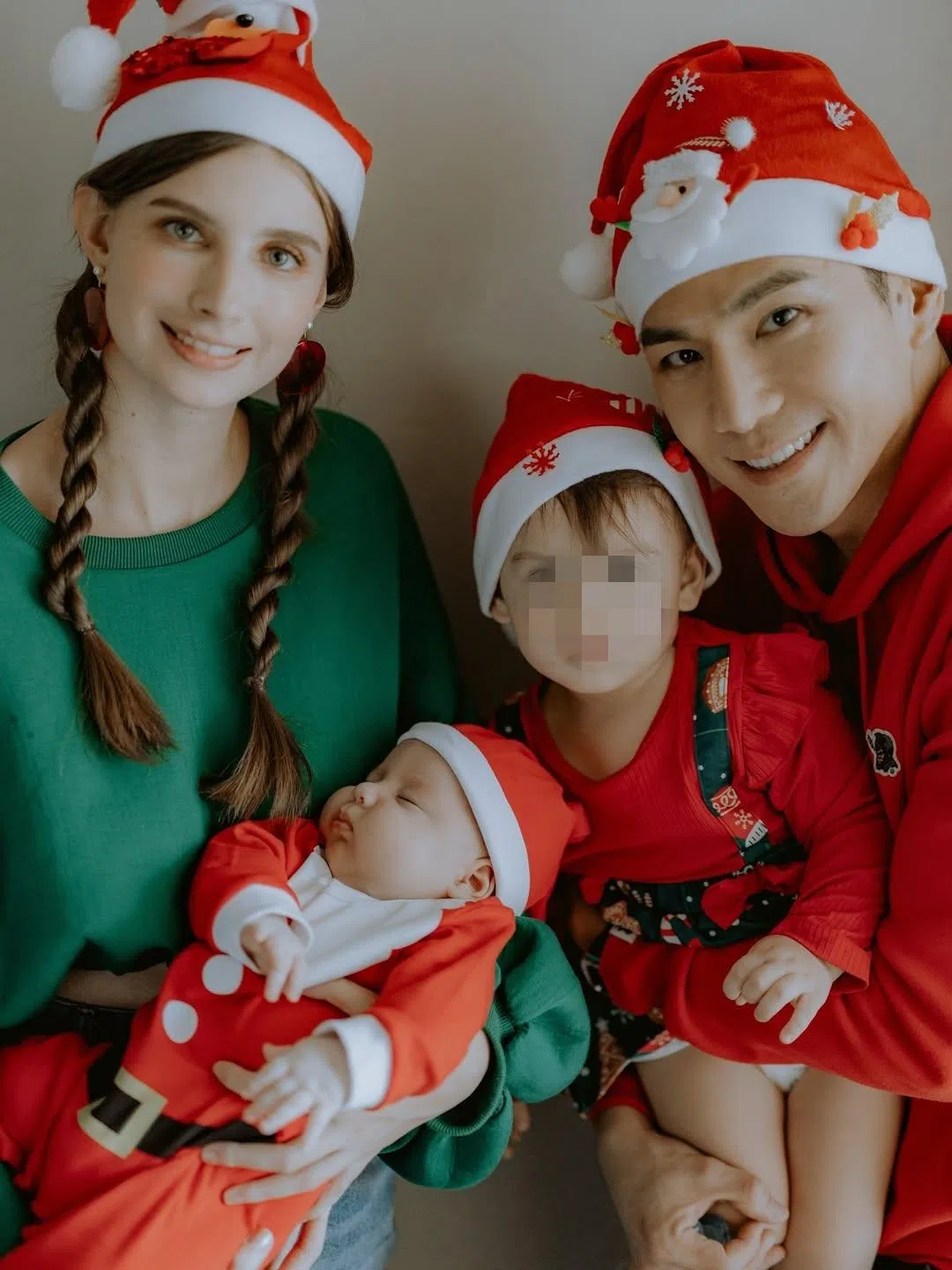 祖雄（右）和太太佳娜育有一对子女。（取自祖雄IG）