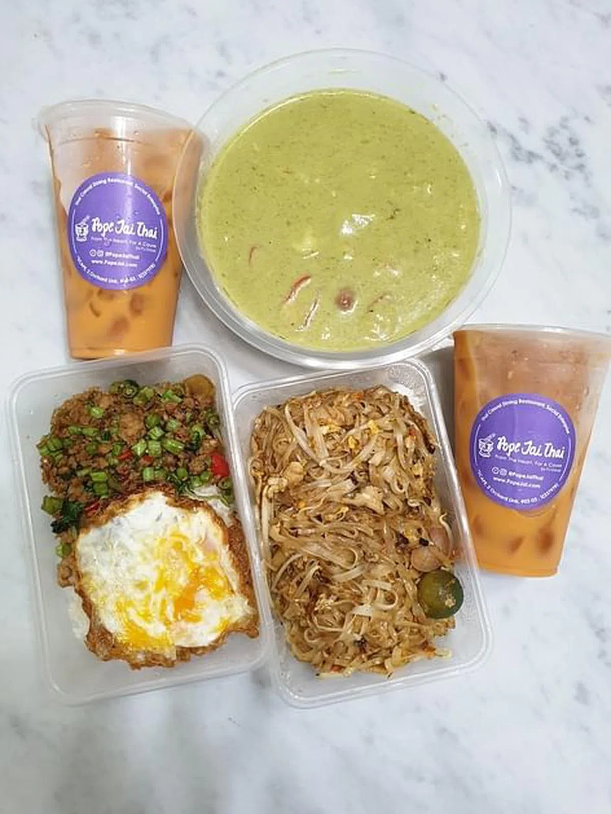 Pope Jai Thai是社会企业，售卖各类泰国菜，可单点，也有套餐促销。（黄亿敏摄）