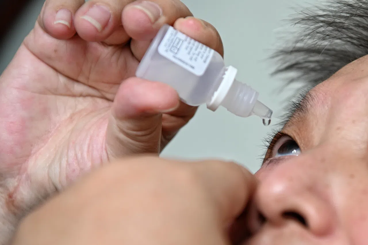 润滑型眼药水是最常见的干眼症治疗方式。（档案照）