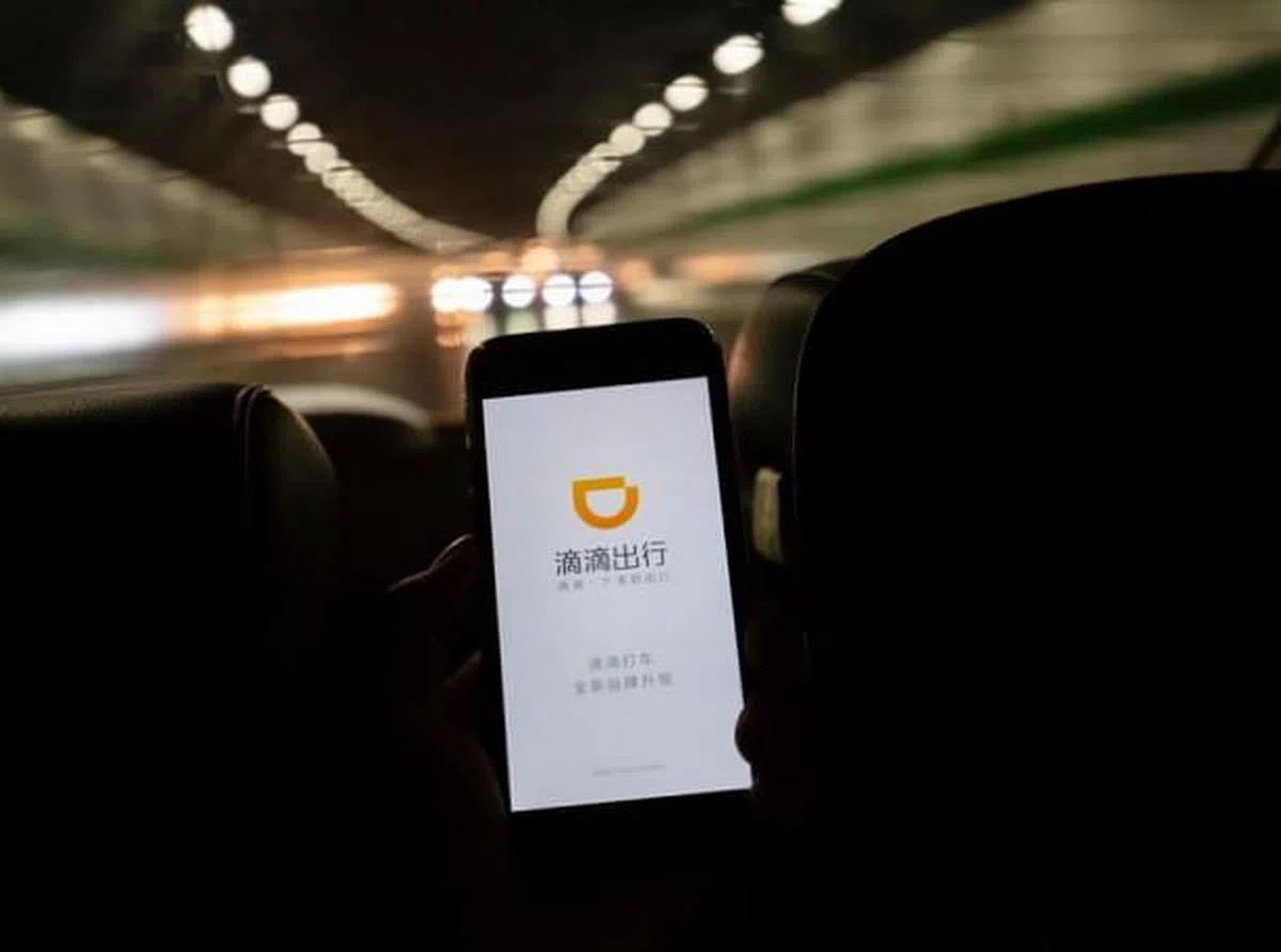 上市仅五天的滴滴出行，就面对停止新用户注册、App下架的“至暗时刻”。（互联网）