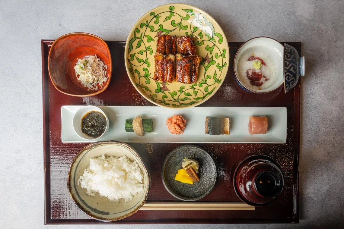 Imamura餐馆新推出星期天午餐套餐，主菜可选鳗鱼或牛肉，新潟越光米也煮得晶莹剔透，粒粒分明。（餐馆提供）