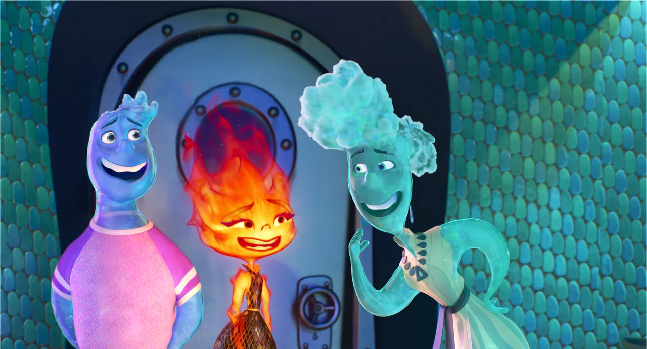 电影中，水弟把小焰介绍给自己的母亲。（PIXAR提供）