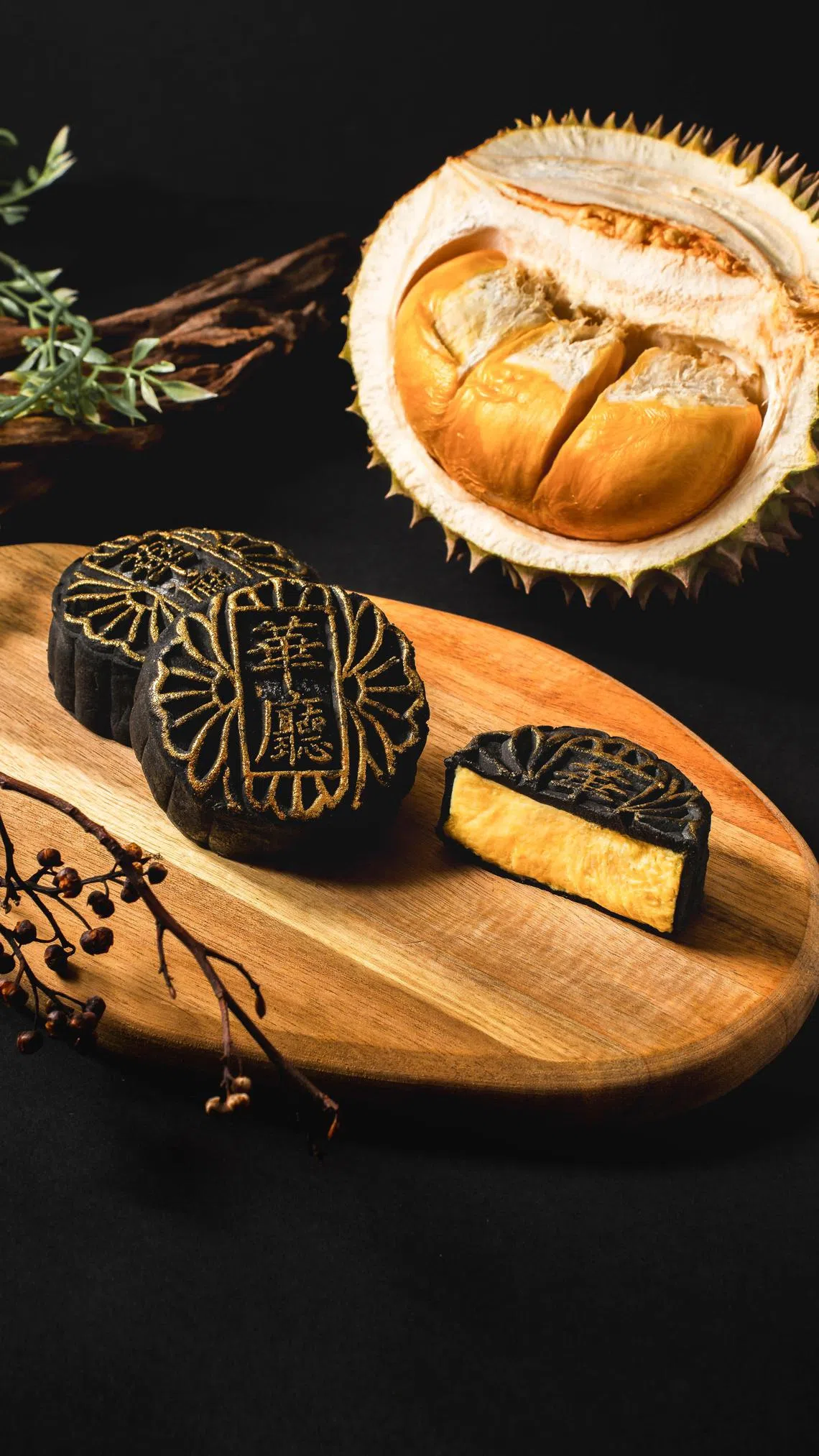 优质黑刺榴梿冰皮月饼，体现果王风范。（酒店提供）