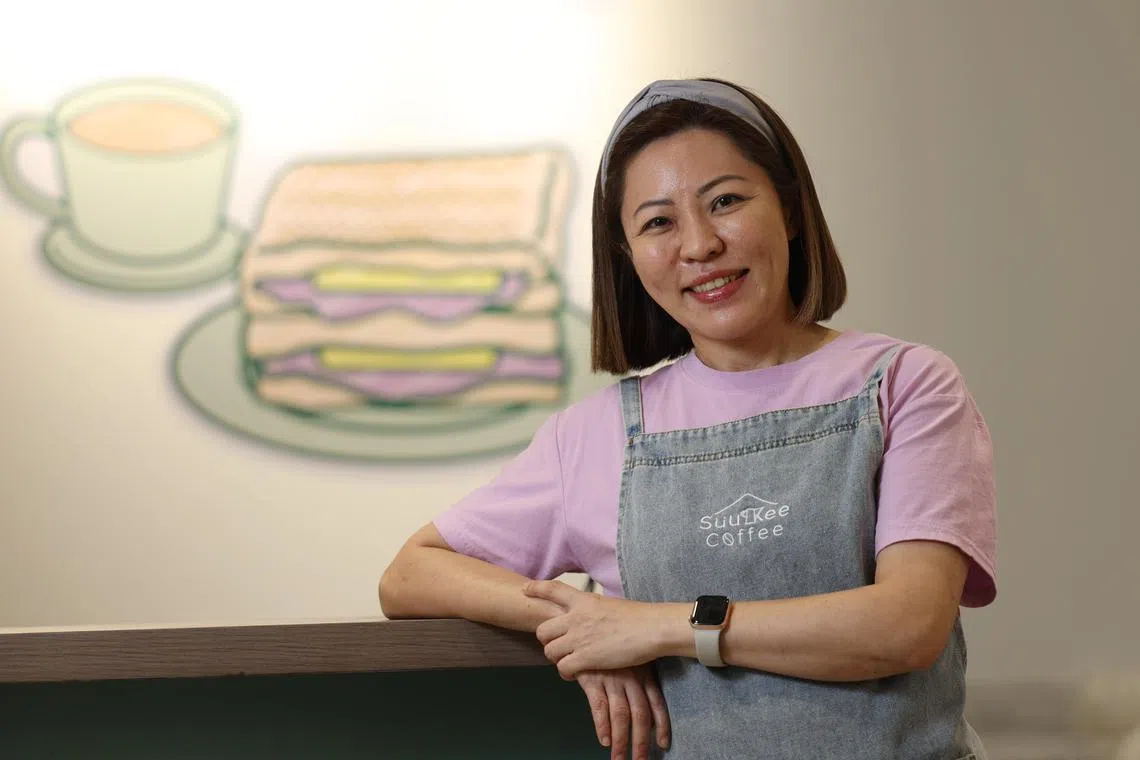 SuuKee Coffee咖啡馆的创办人符舒惠，将芋泥融入土司与饮料。（唐家鸿摄）