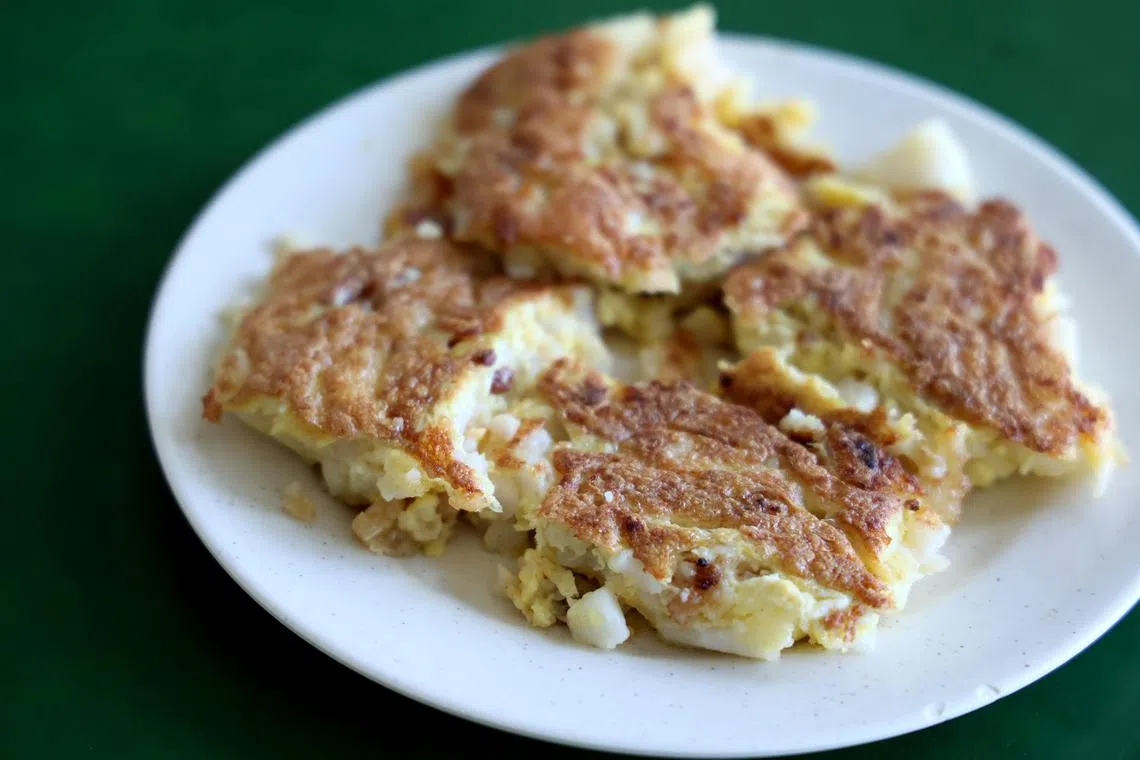 厚实方块状的菜头粿，外酥里嫩。（龙国雄摄）