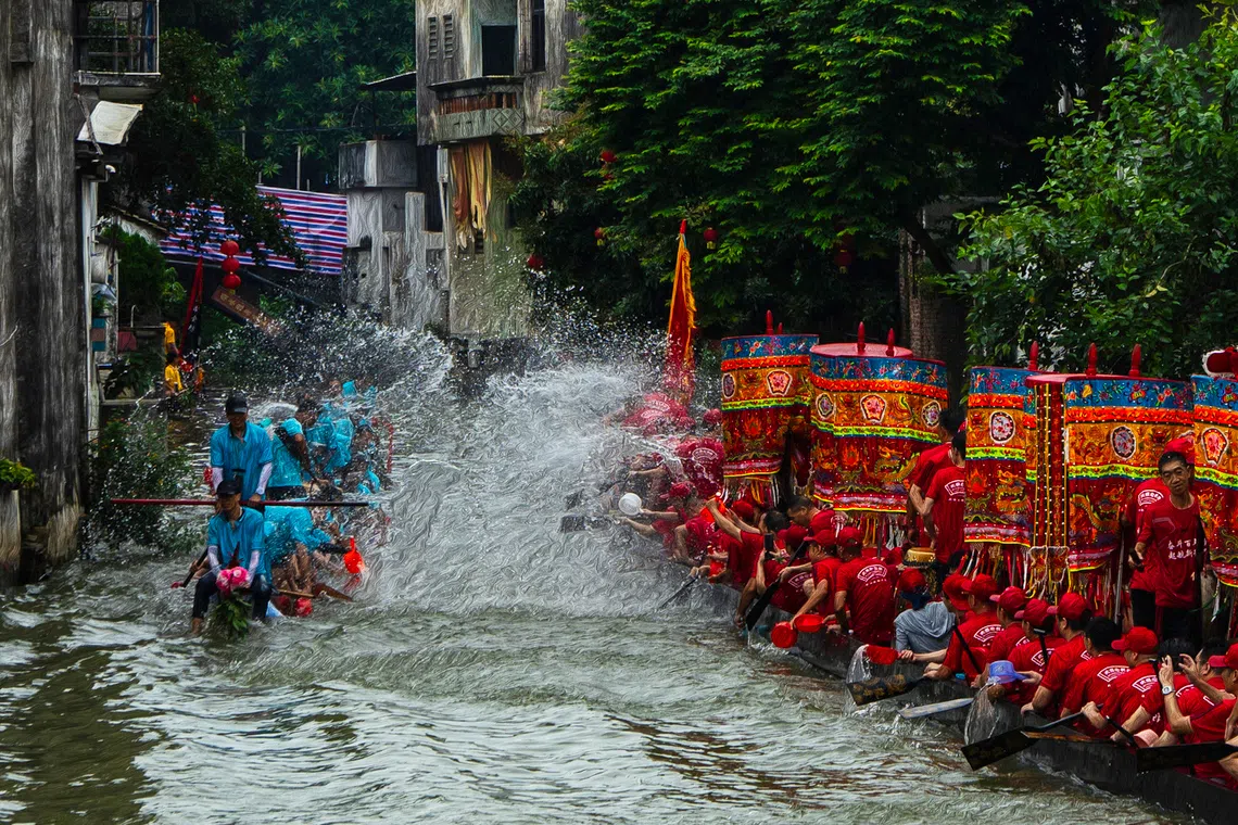 水乡龙舟盛景。（龙潭）（蔡光发摄）