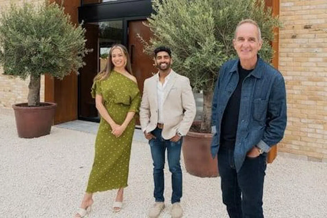 《宏观设计第22季》特别推出周年纪念系列，主持人依然是无可取代的设计师凯文麦克劳德（右）。（BBC提供）