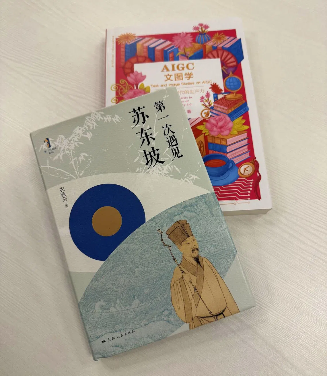 学者衣若芬近年出版不断，今年再有两本新书问世。（陈宇昕摄）