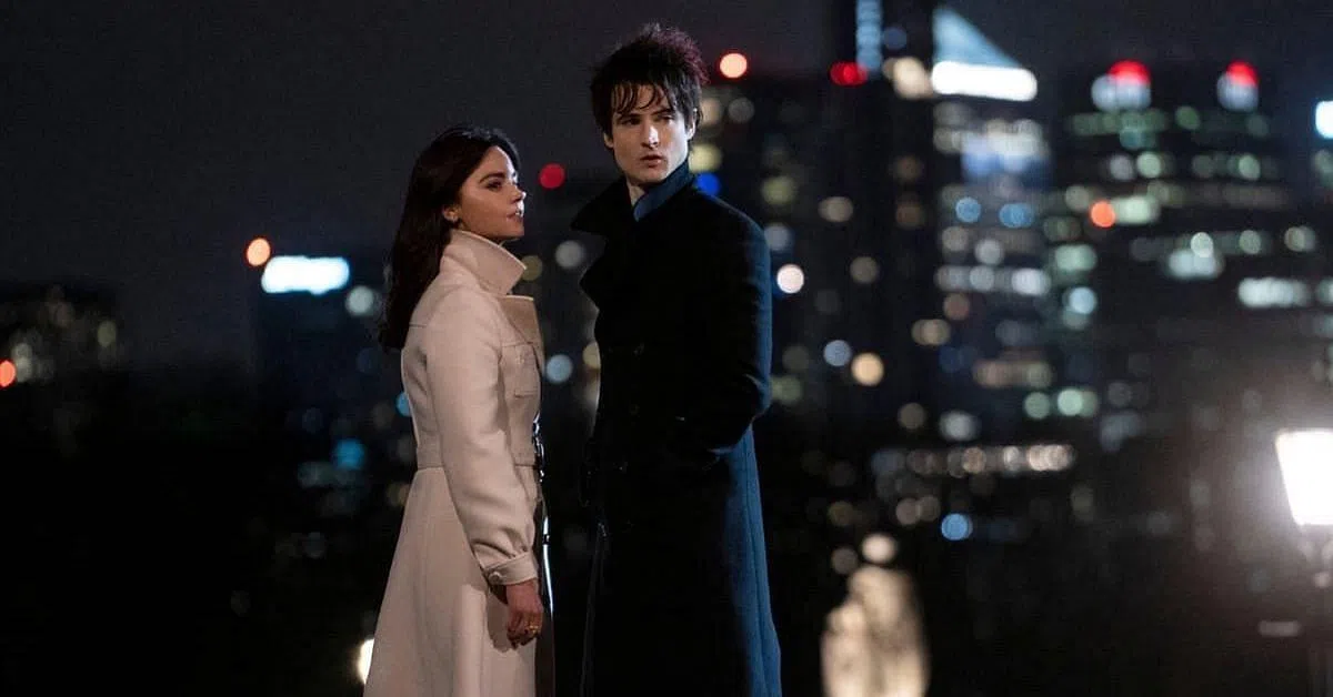 睡魔与驱魔人康斯坦汀（左）结缘过程引人入胜。（互联网）