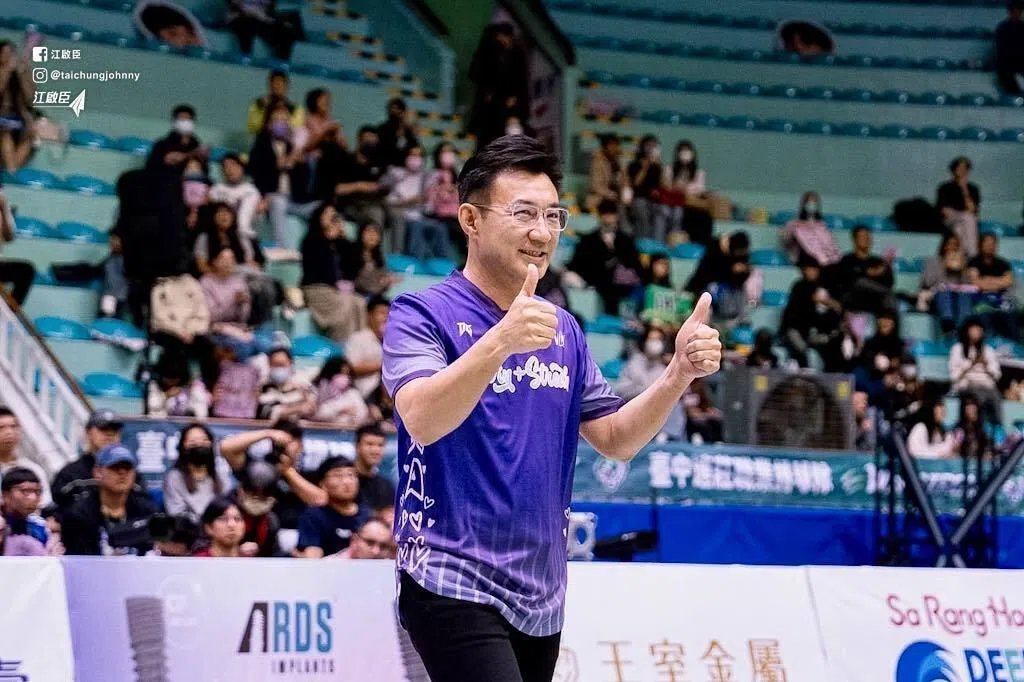 国民党台中市长提名初选民调结果星期二（3月31日）揭晓，立法院副院长江启臣打败对手、资深立委杨琼璎，确定成为蓝营提名的台中市长参选人。