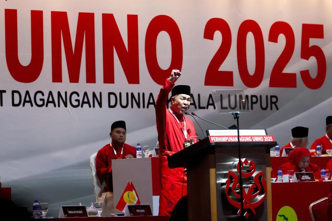 阿末扎希在巫统年度代表大会上发表主席政策演讲，聚焦跨政党合作、巩固党内团结及备战下届大选。（马新社）