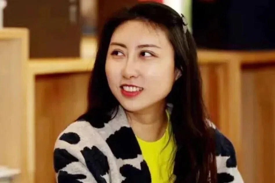 中国诗人，西北大学文学院副教授贾浅浅学术论文陷入抄袭争议。当事人并未回应，媒体发评论称，她不应再沉默。