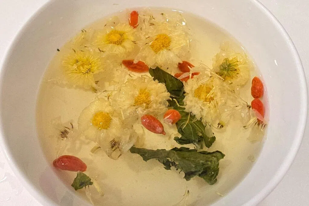 喝薄荷菊花清肝茶　热天缓解“上火”疲劳