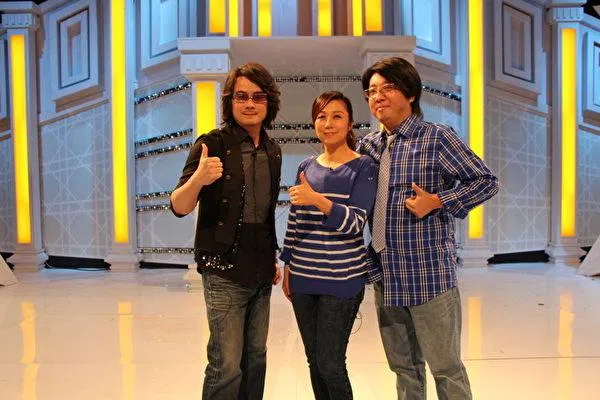 袁惟仁（右起）、黄韵玲、陈建宁都曾为《超级星光大道》担任评审。（互联网）