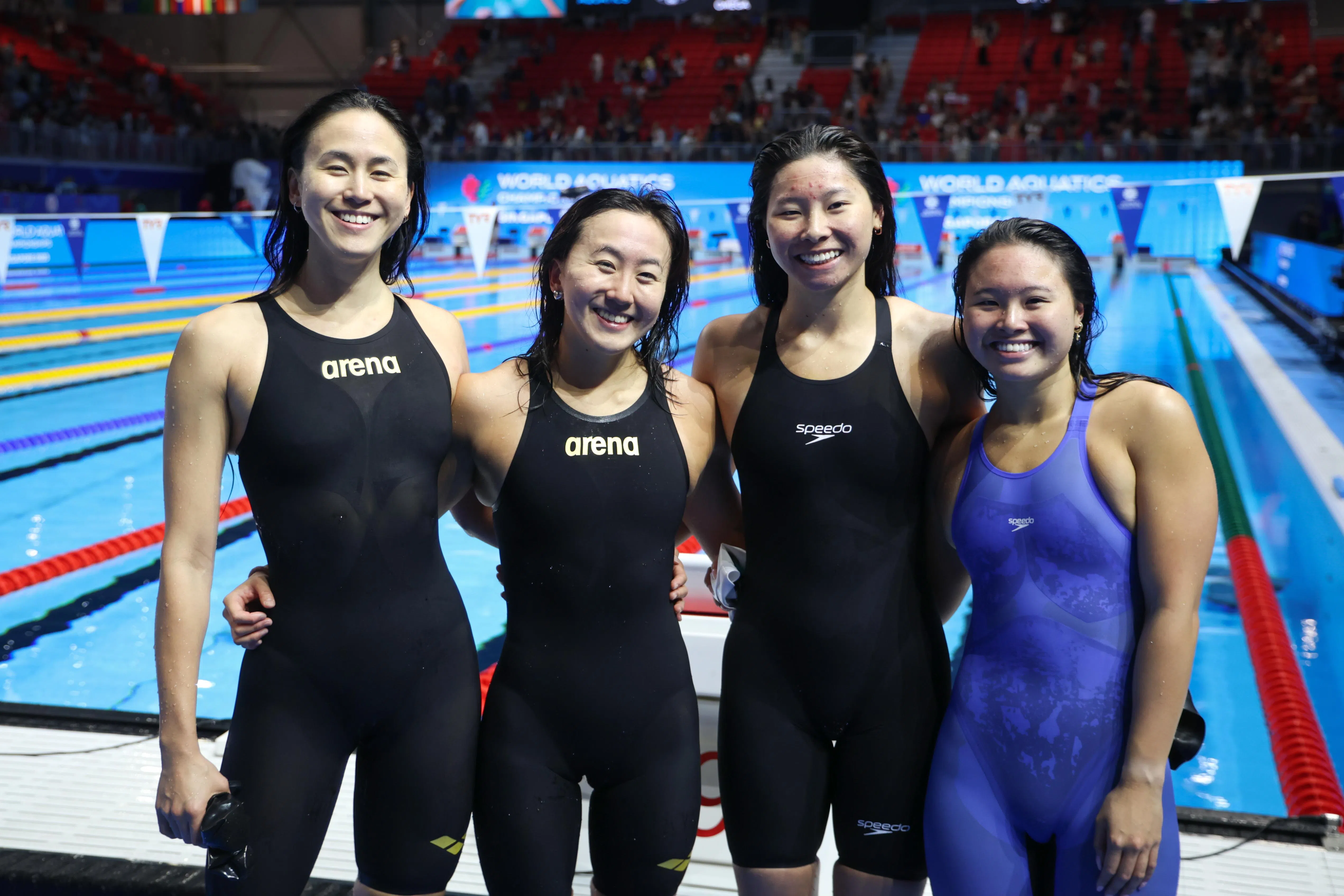 我国女子4x100米混合泳接力团队由两对姐妹组成，分别是柯婷文（左一）、柯敬文（左二）姐妹和沈恩彤（右一）、沈恩夷（右二）姐妹。（关俊威摄）