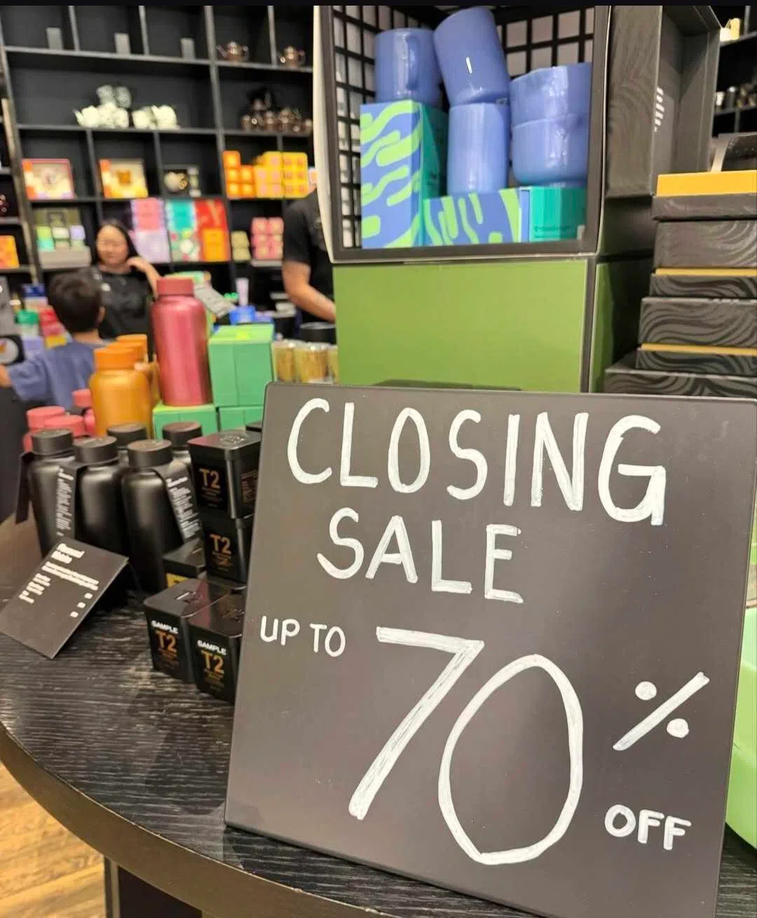 网友的照片显示，部分商品减价高达70%。（取自sgdealsandfreebies IG）