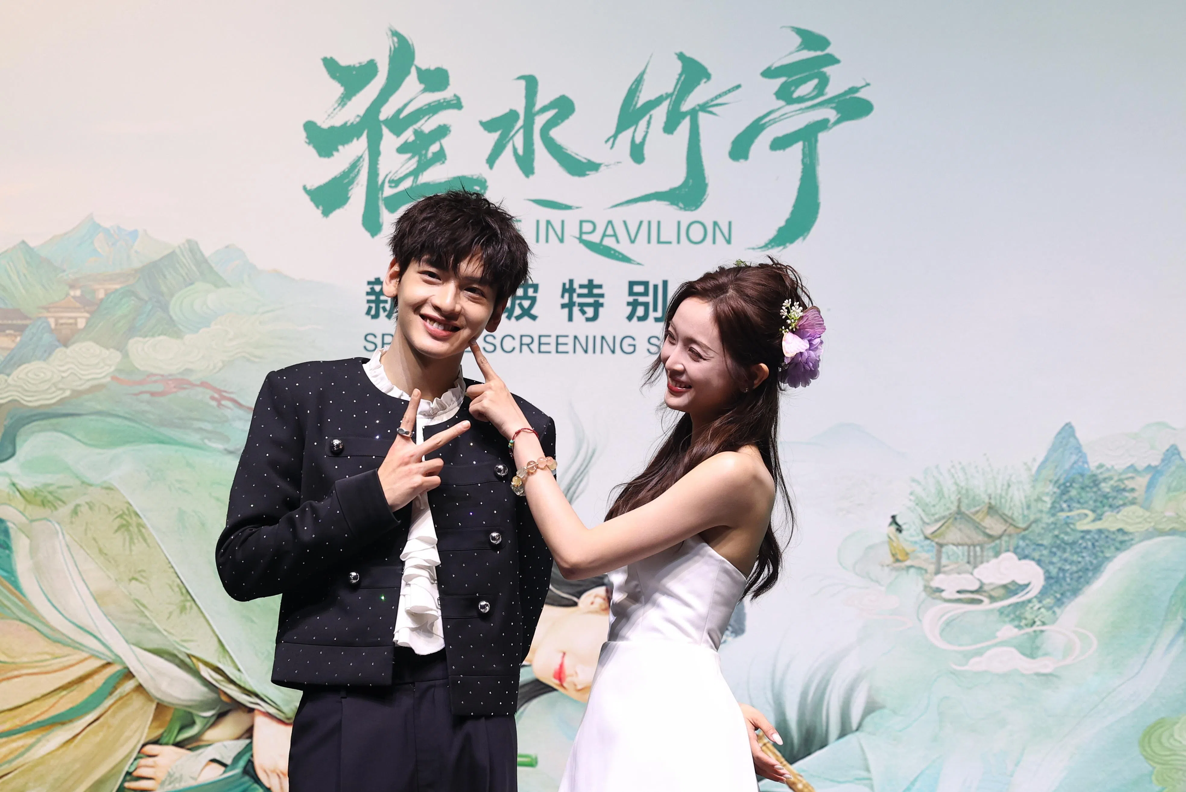 作为剧组里新生代的演员，翟潇闻（左）和吴宣仪说，刘诗诗和张云龙很照顾后辈。（郑一鸣摄）