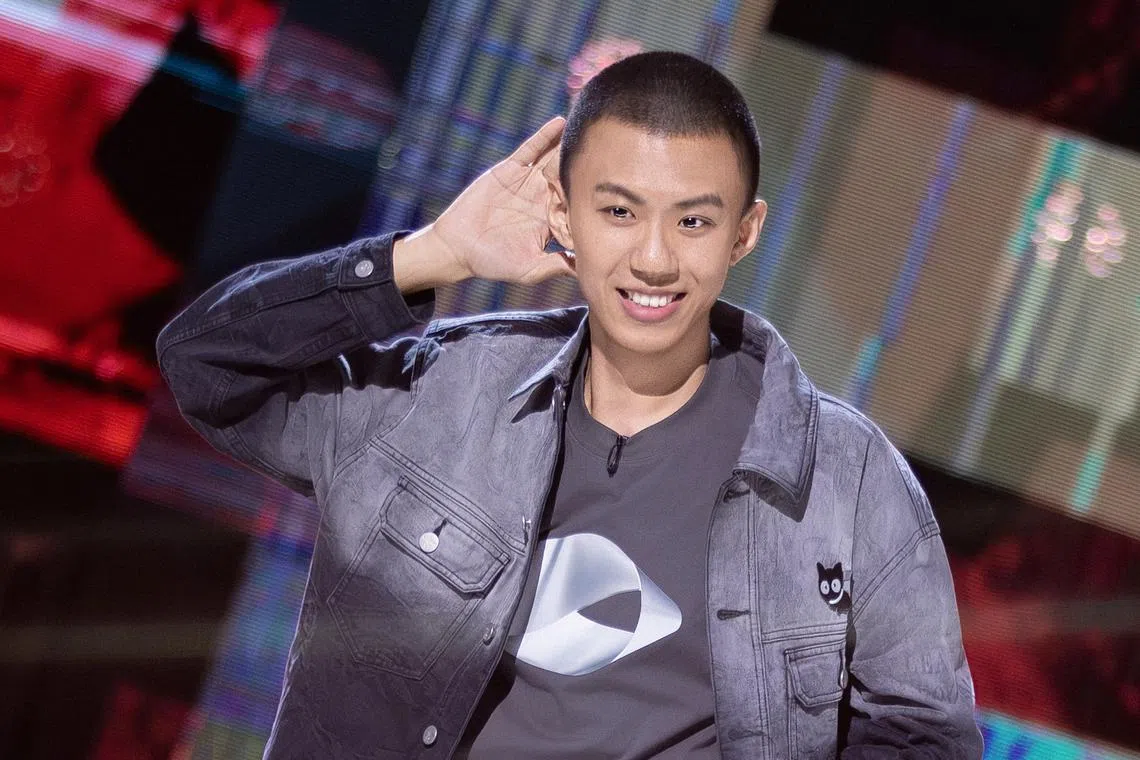 付航参加《喜剧之王单口季》一路过关斩将，最终摘下年度总冠军。（爱奇艺国际站提供）