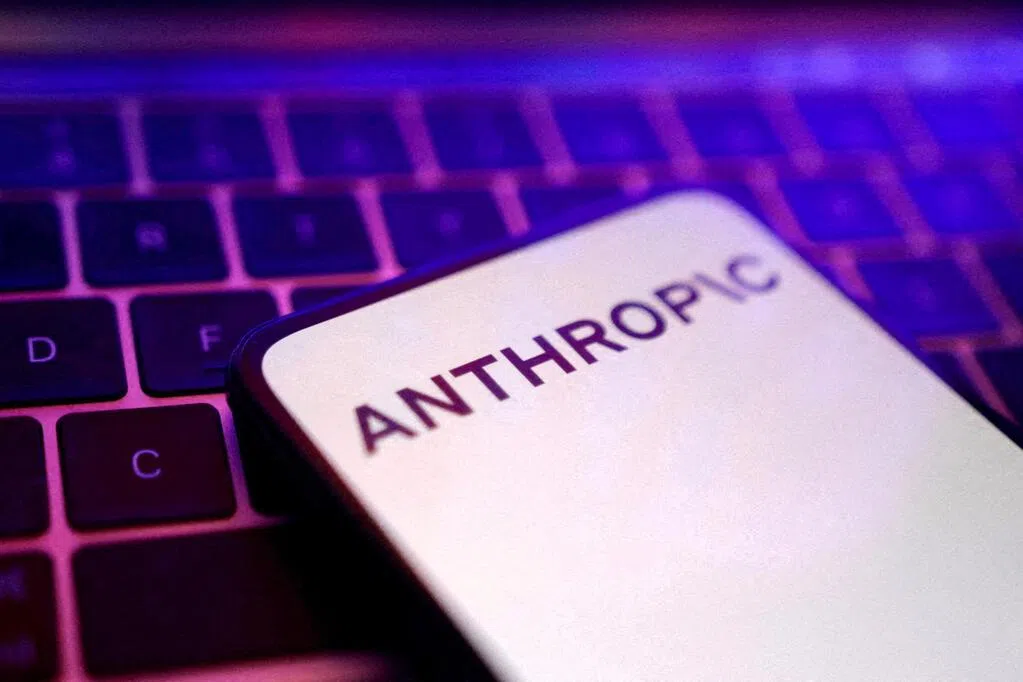 全球人工智能（AI）企业纷纷布局新加坡之际，美国公司Anthropic也计划在新加坡设立据点。受访专家指出，此举将强化新加坡作为区域AI枢纽的地位，但同时提醒，新加坡须加快解决AI人才短缺问题，才能在激烈的国际竞争中保持优势。