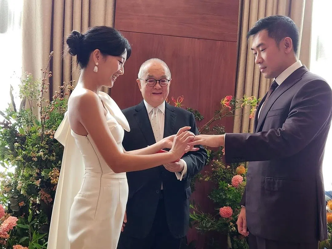 郑瑶与男友Jacob Chan注册结婚。（取自郑丹瑞IG）