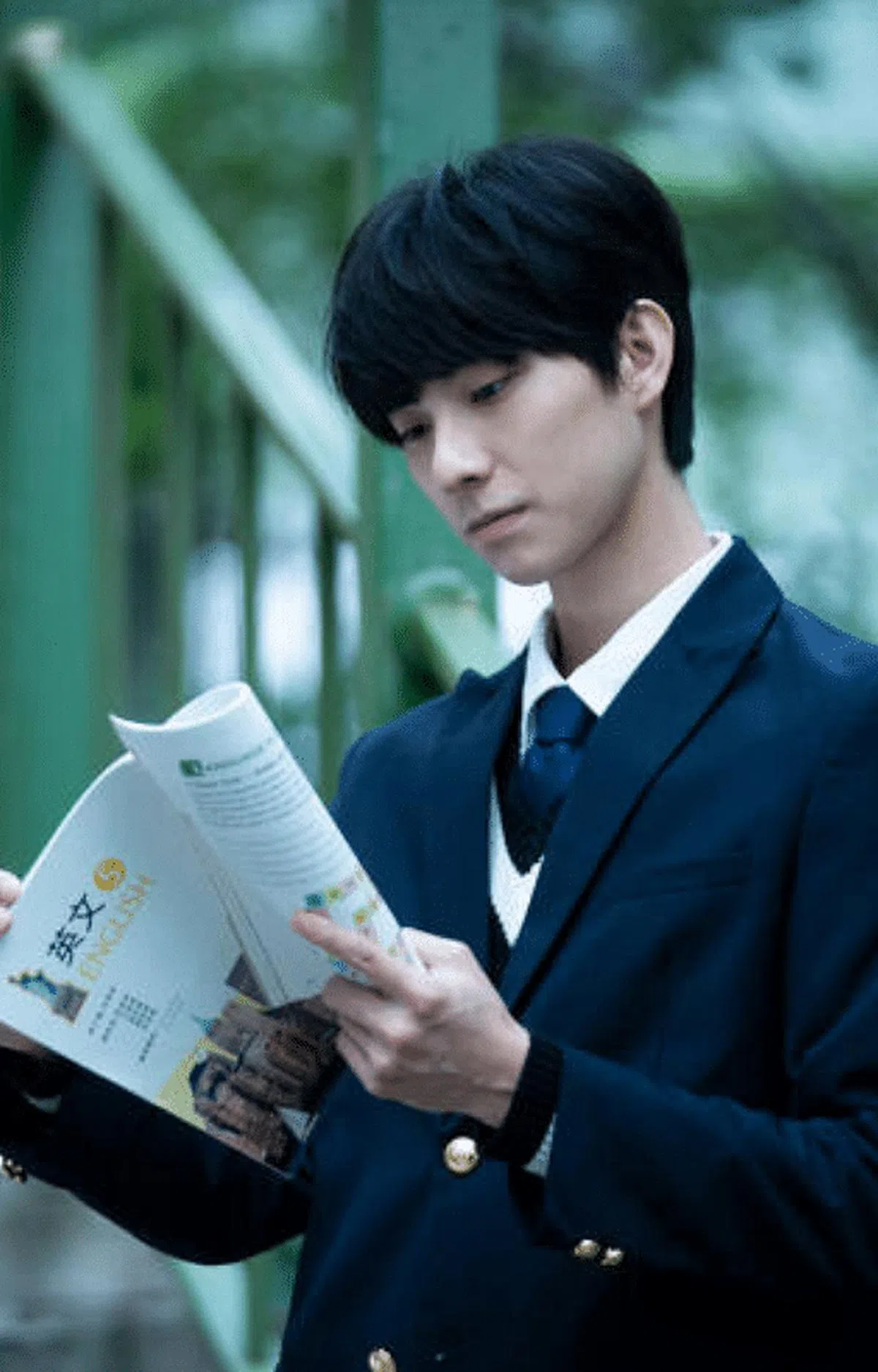 彭千祐演高冷学霸，之前读了许多医学书做功课。（爱奇艺提供图片）